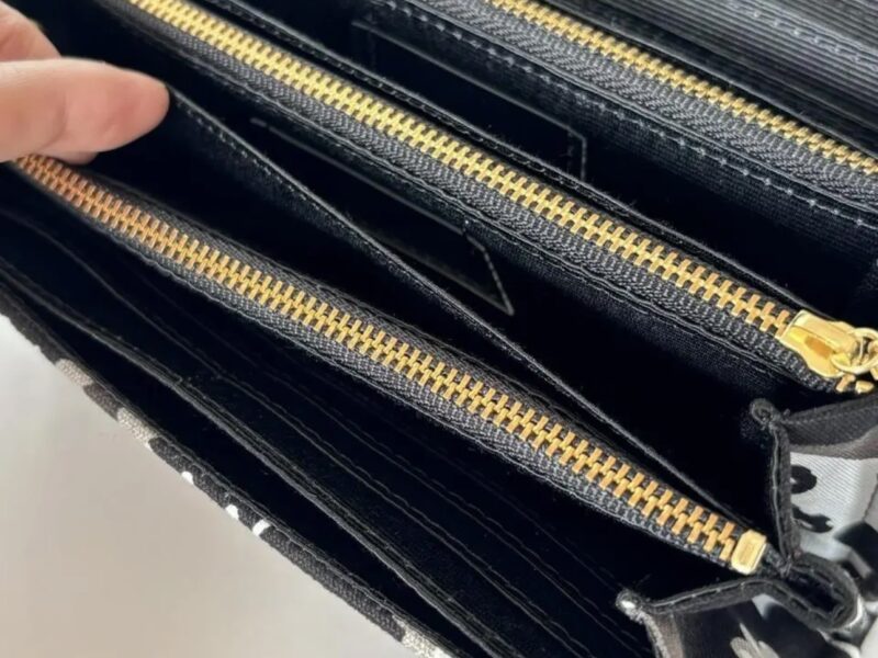 フラップ開閉型•家計やりくり財布•３費目管理用･北欧花柄･お札ポケット