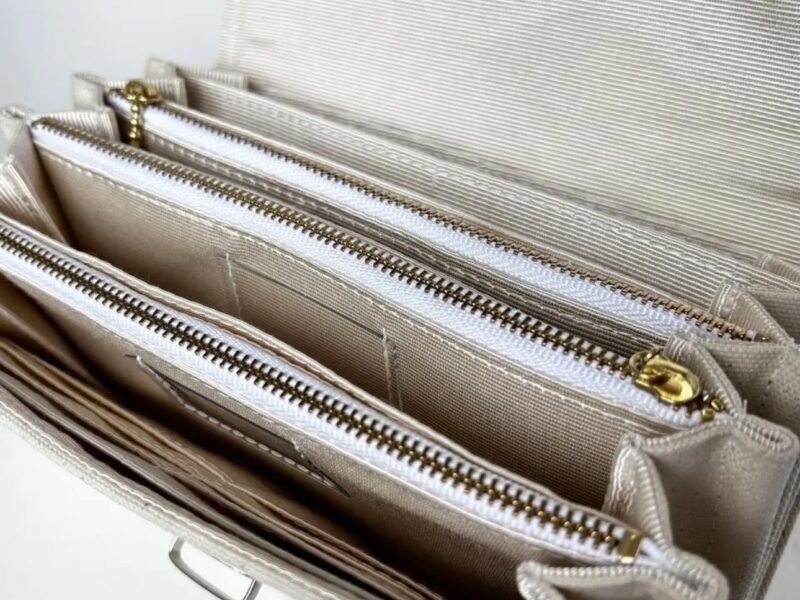 フラップ開閉型・家計やりくり財布/生成り/費目ポケット