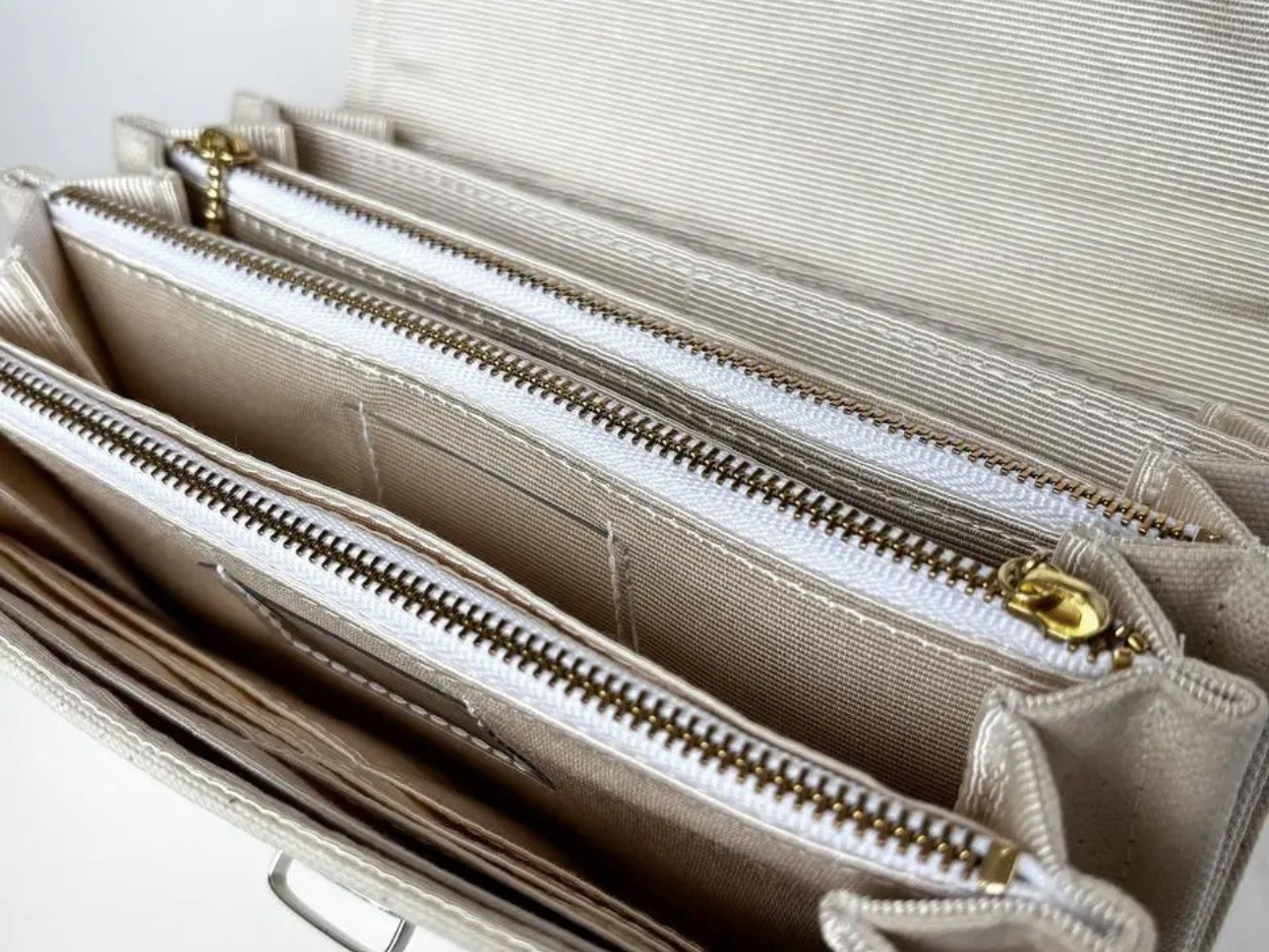 フラップ開閉型・家計やりくり財布/生成り/費目ポケット