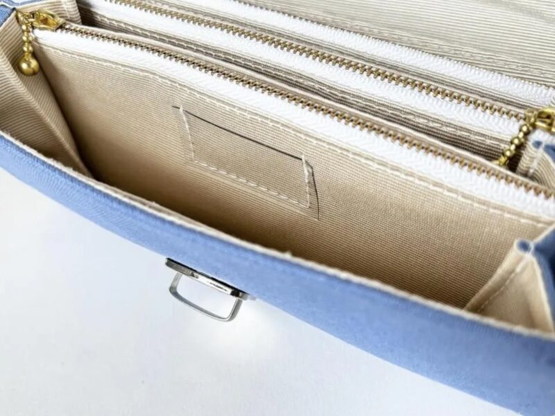 フラップ開閉型•家計やりくり財布•3費目管理用・スカイブルー・費目ポケット