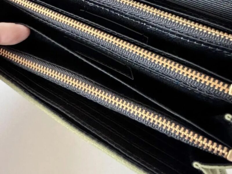 フラップ開閉型•家計やりくり財布•３費目管理用･カーキグリーン･お札ポケット