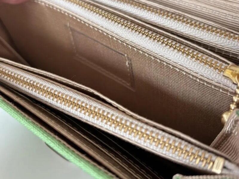 フラップ開閉型•家計やりくり財布•３費目管理用･アップルグリーン・費目ポケット