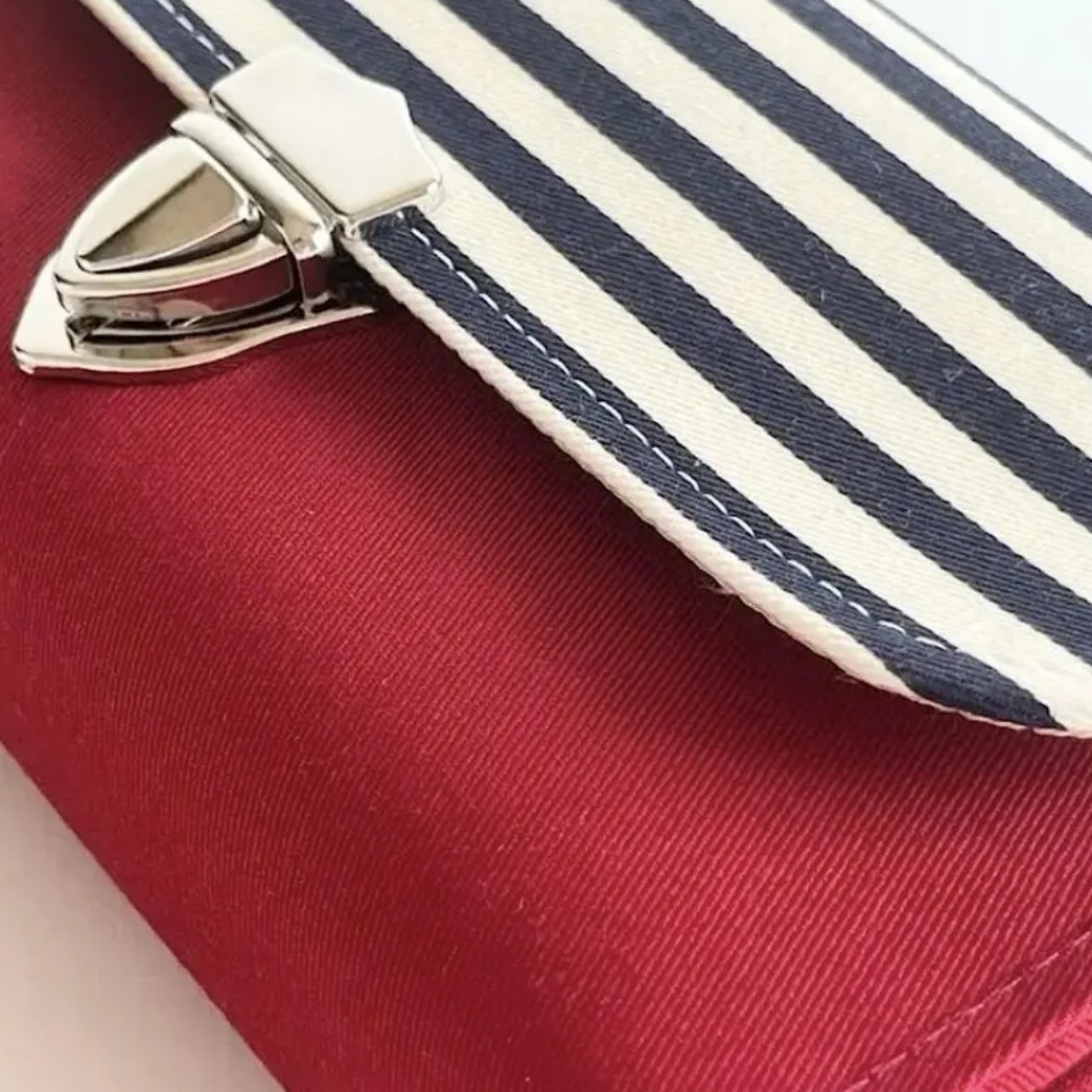 フラップ開閉型・家計やりくり財布・3費目管理用・ダークレッド×ボーダー・生地アップ