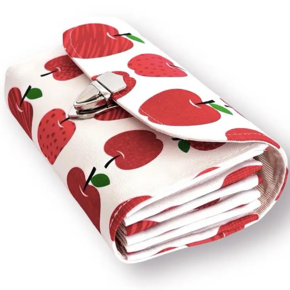 フラップ開閉型•家計やりくり財布•3費目管理用・アップル柄・斜め上から