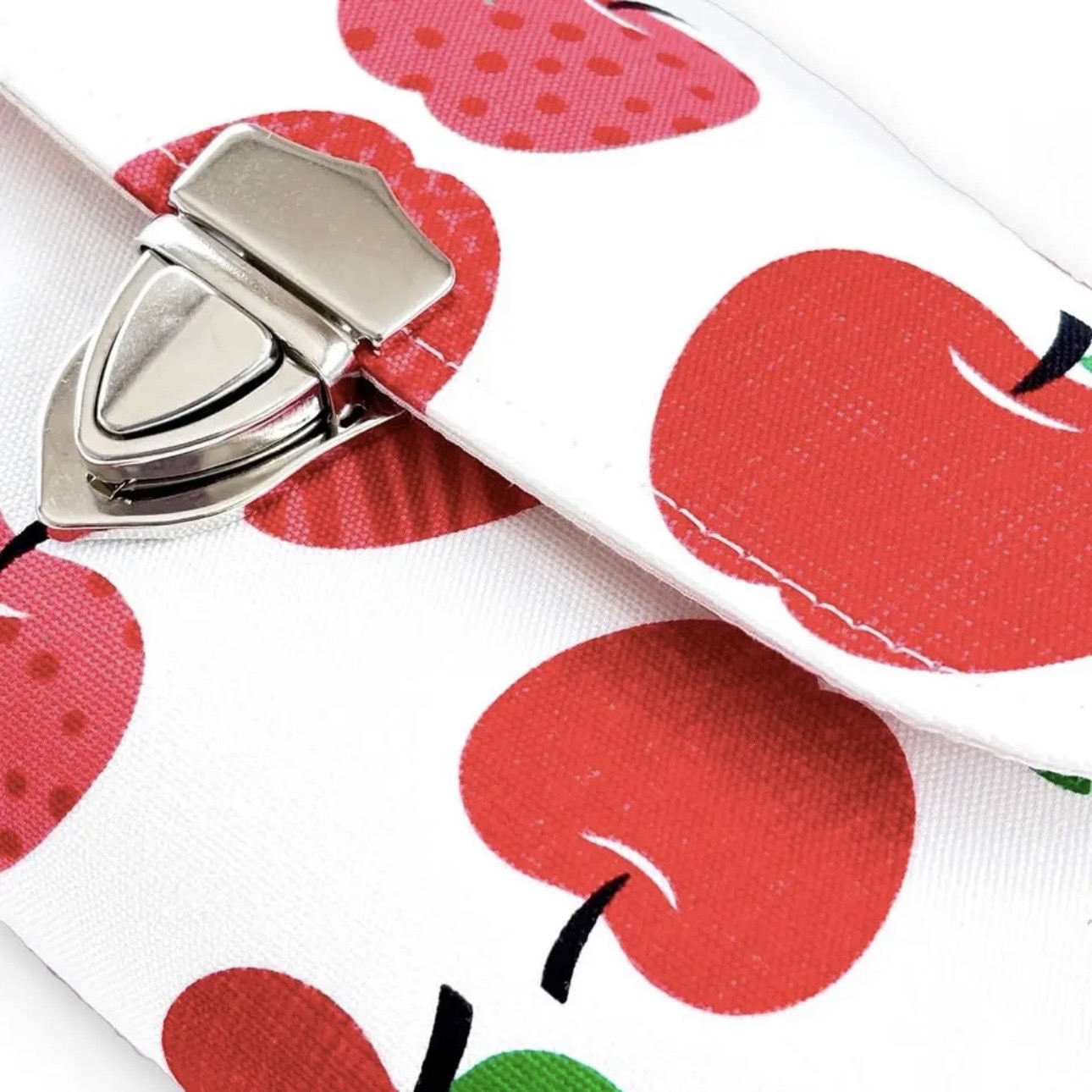 フラップ開閉型•家計やりくり財布•3費目管理用・アップル柄・生地