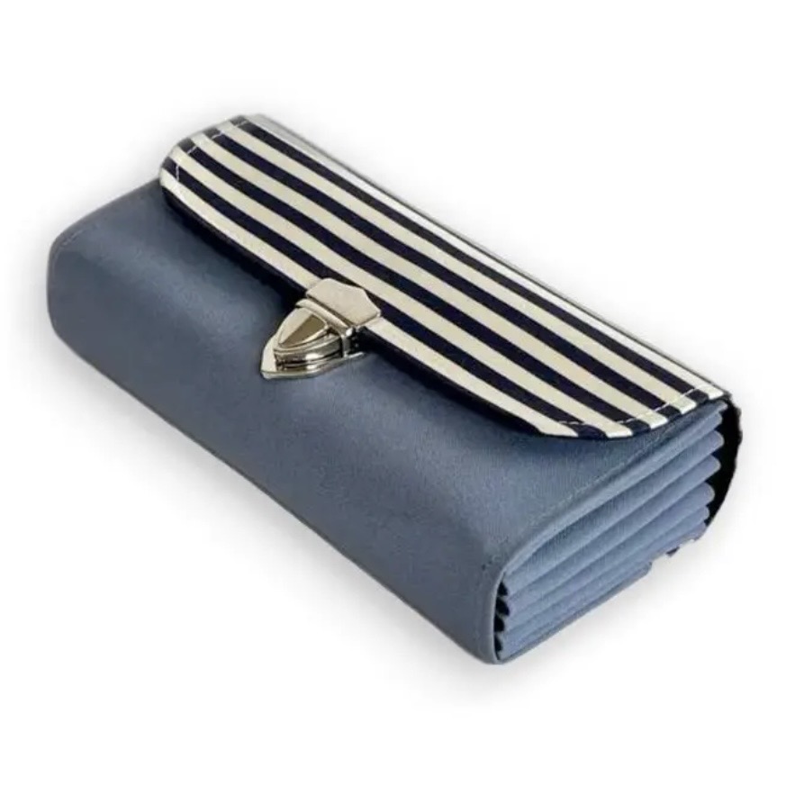 フラップ開閉型•家計やりくり財布•3費目管理用・ブルーグレー×ボーダー・斜め上から