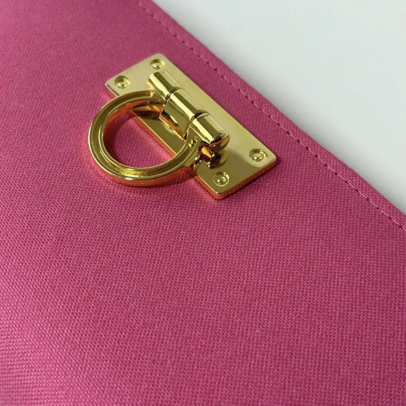 ラウンドファスナー型・家計やりくり財布・3費目管理用・チェリーピンク・生地