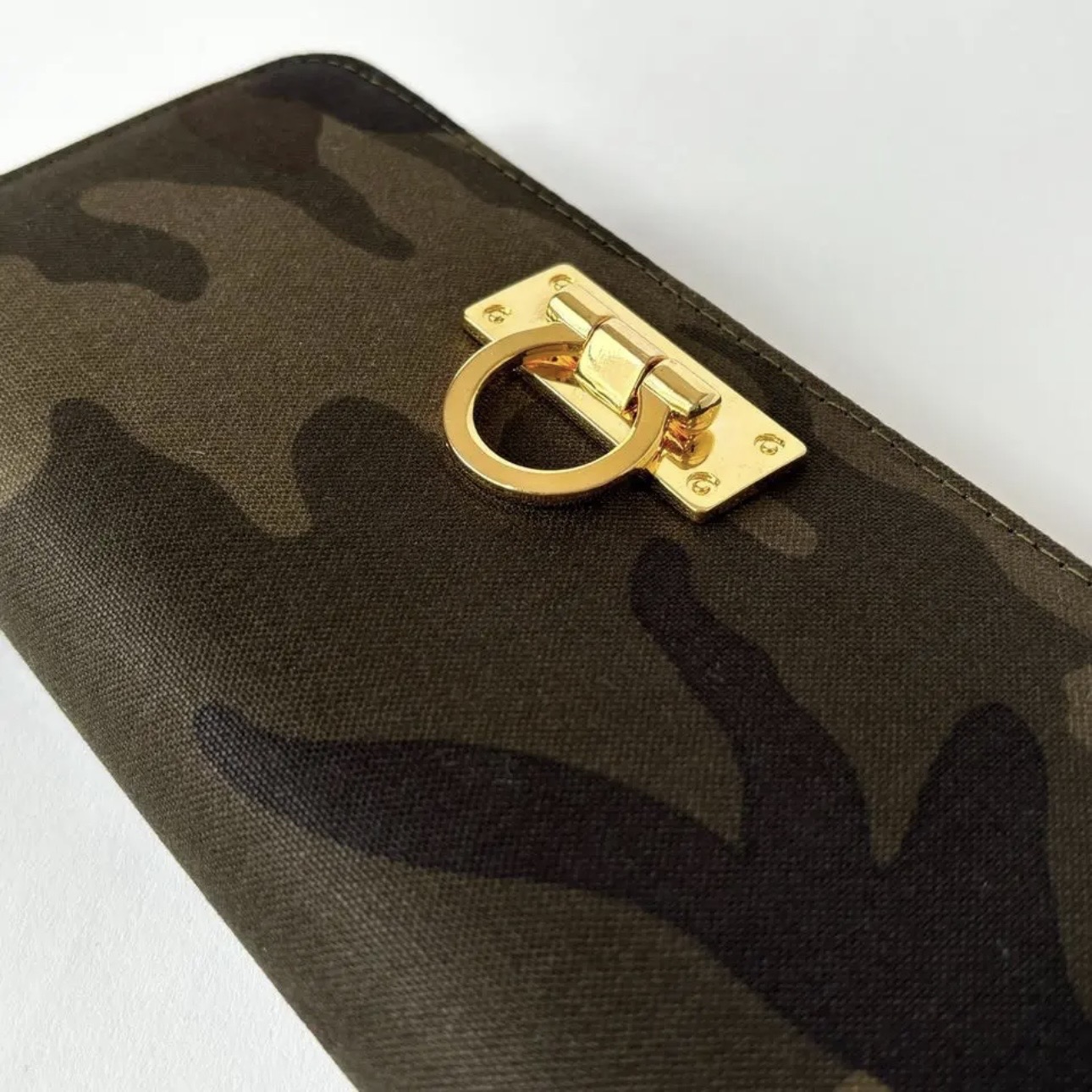 ラウンドファスナー型・家計やりくり財布・3費目管理用・迷彩柄・生地