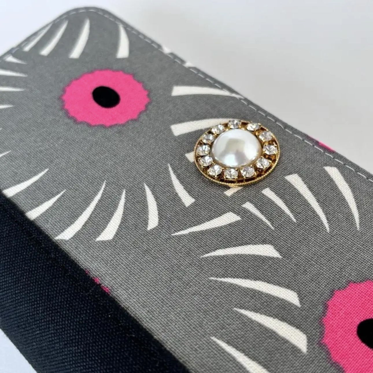 ラウンドファスナー型・家計やりくり財布・3費目管理用・アスター柄グレー×ブラック・生地