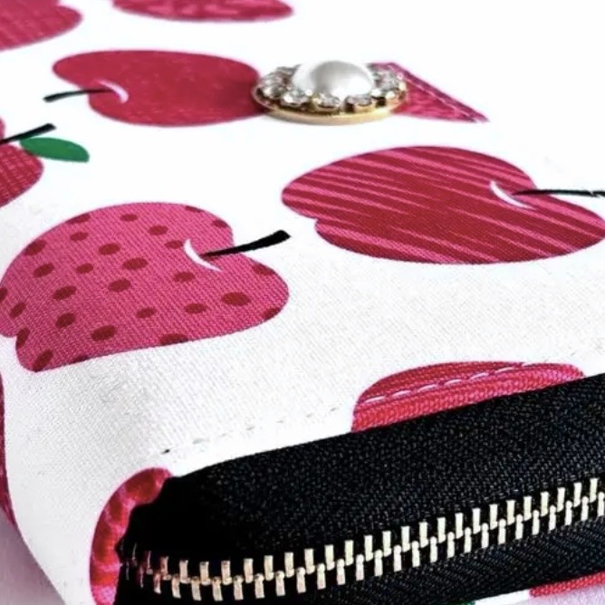 ラウンドファスナー型・家計やりくり財布・3費目管理用・アップル柄・生地アップ