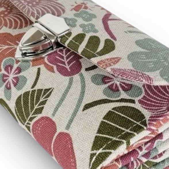 フラップ開閉型•家計やりくり財布•3費目管理用・植物柄生成り・生地