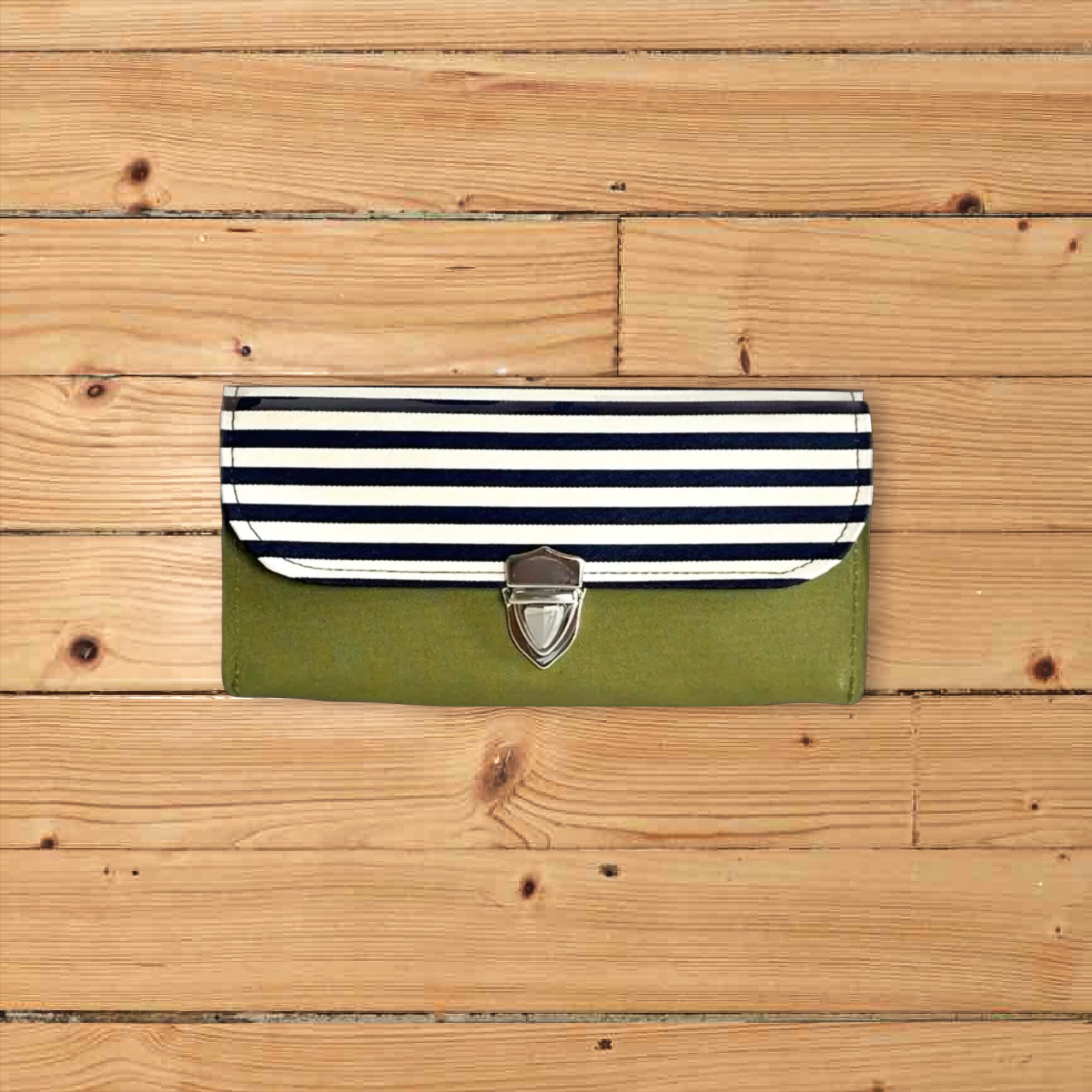 カーキグリーン×ボーダー・3費目管理