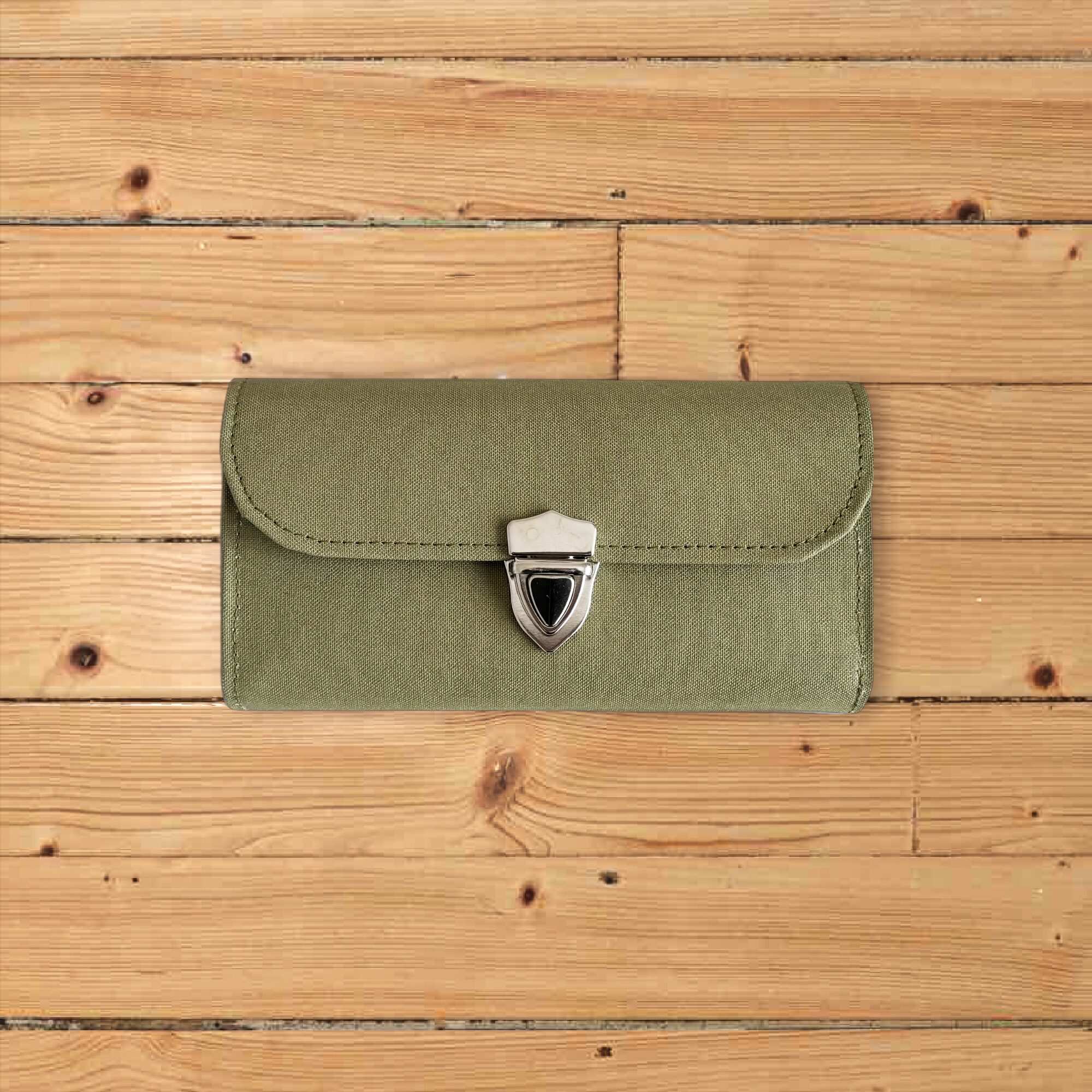 カーキグリーン・3費目管理