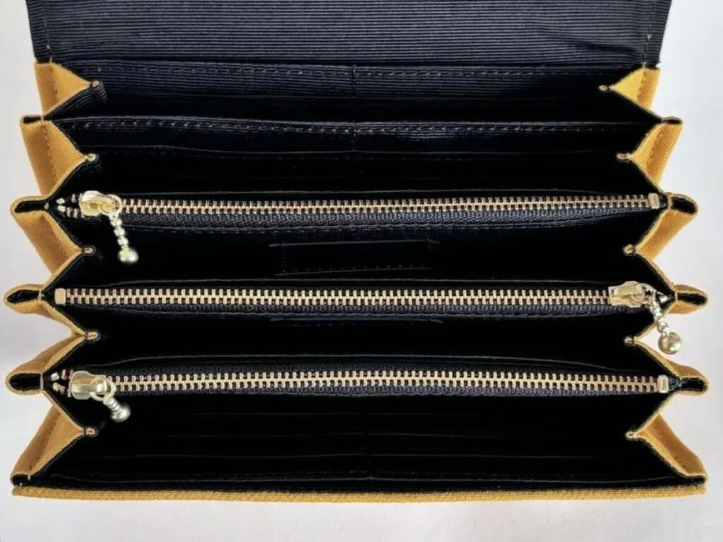 フラップ開閉型・3費目管理・マスタード・開いた状態