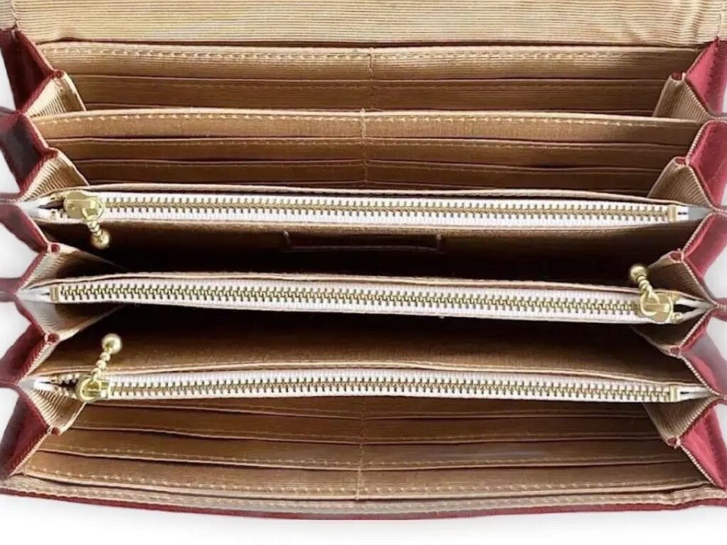 フラップ開閉型・3費目管理・ダークレッド×ボーダー・内部