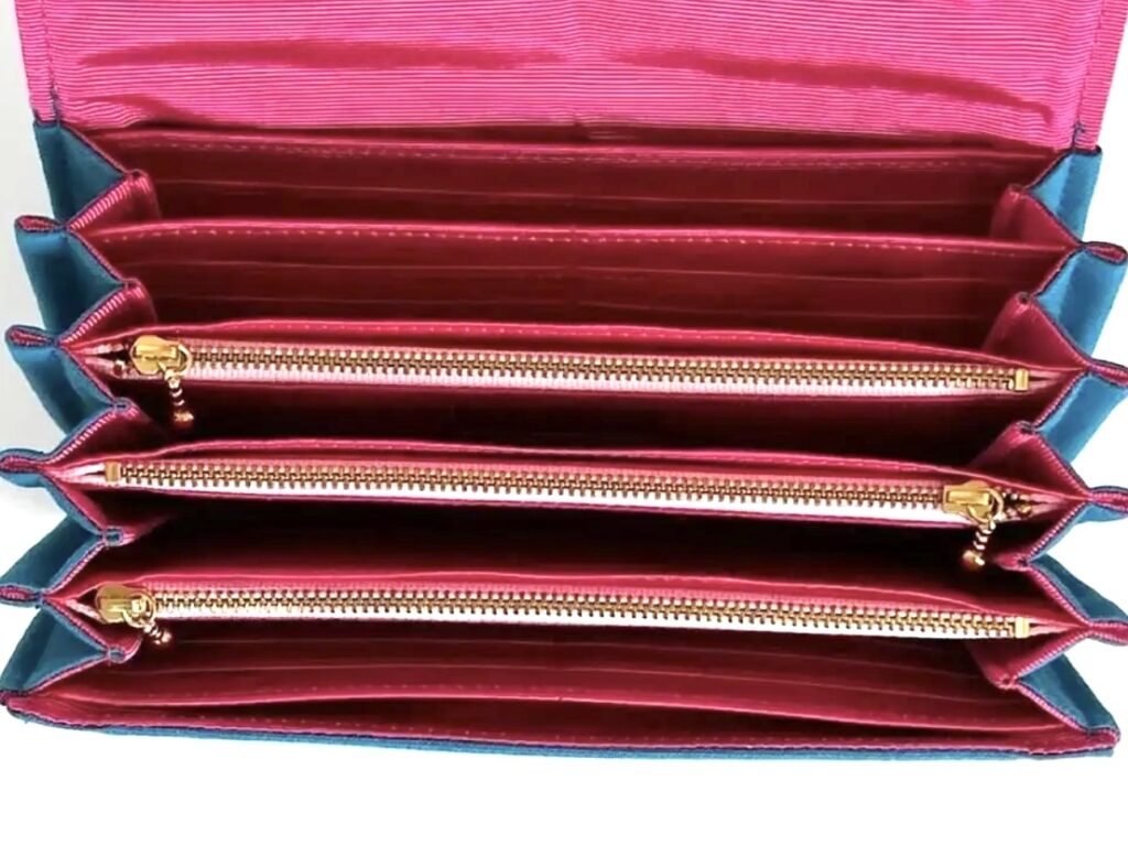 フラップ開閉型・3費目管理・ターコイズブルー×ボーダー・内部