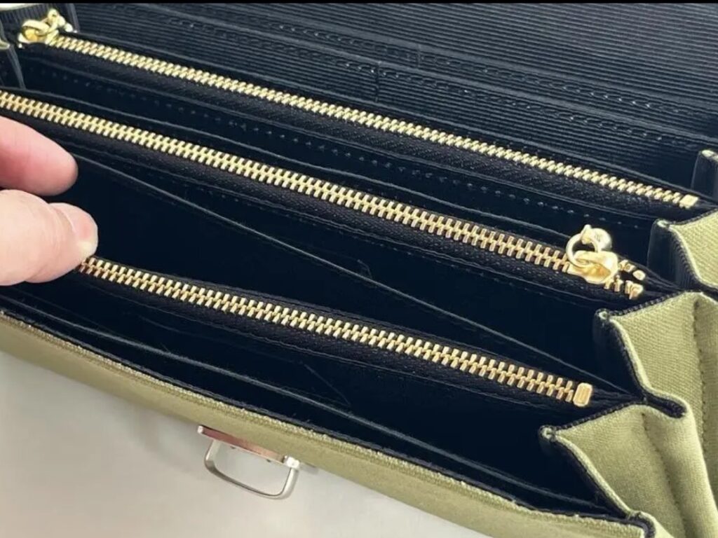 フラップ開閉型・3費目管理・カーキグリーン×ボーダーお札ポケット