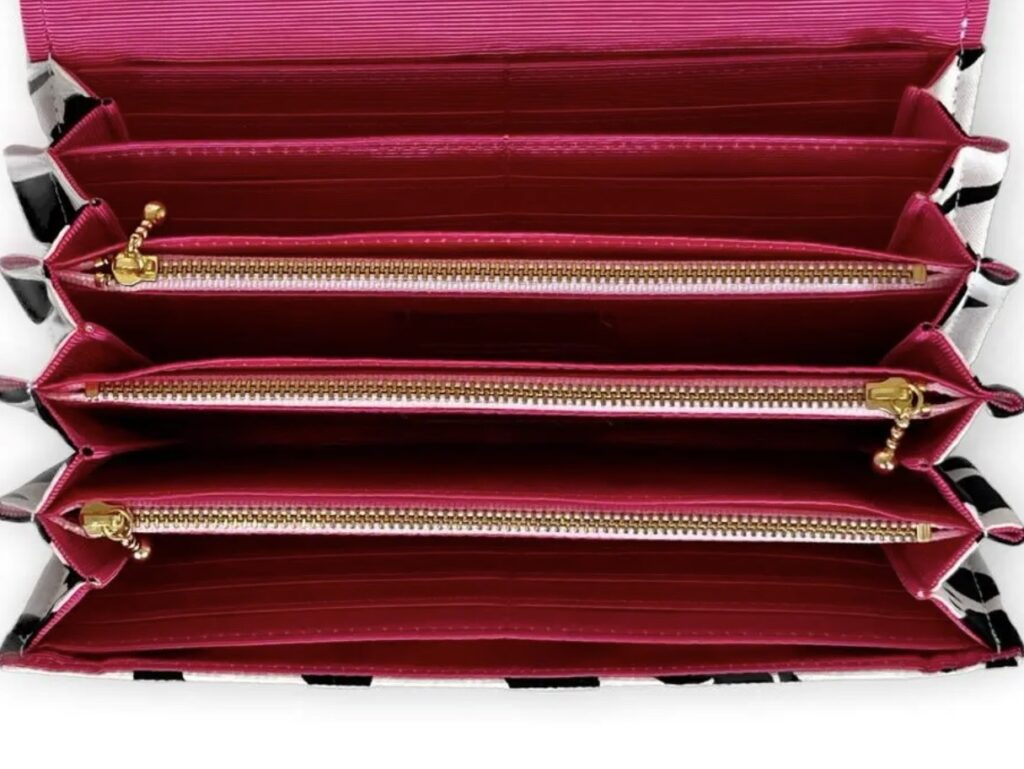 フラップ開閉型・3費目管理・モノグラムパンダ・内部