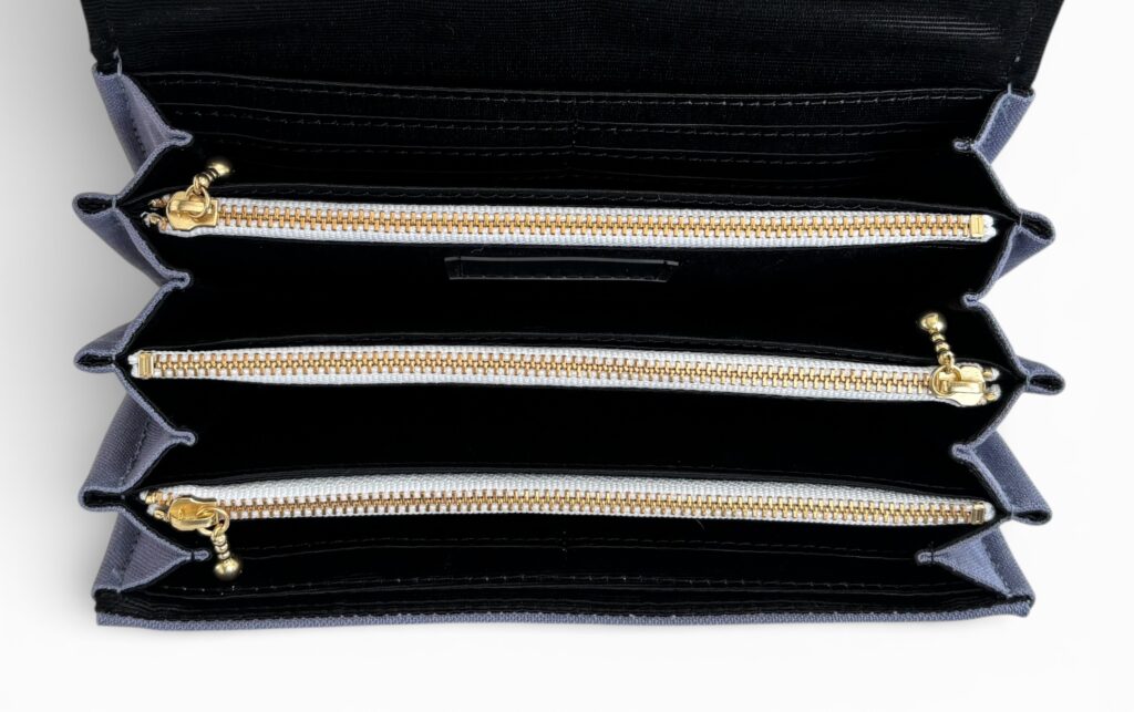 フラップ開閉型・ブルーグレー・3費目管理・内部