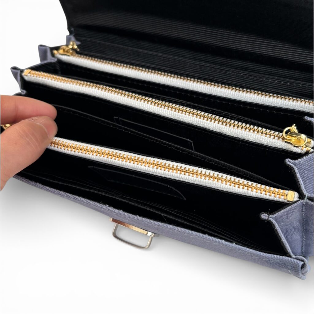 フラップ開閉型・ブルーグレー・3費目管理・お札ポケット