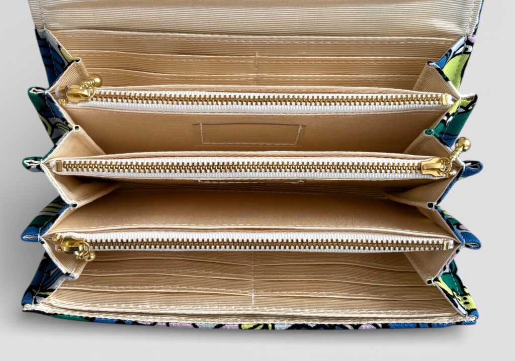 フラップ開閉型・レトロフラワーブルー・3費目管理・内部