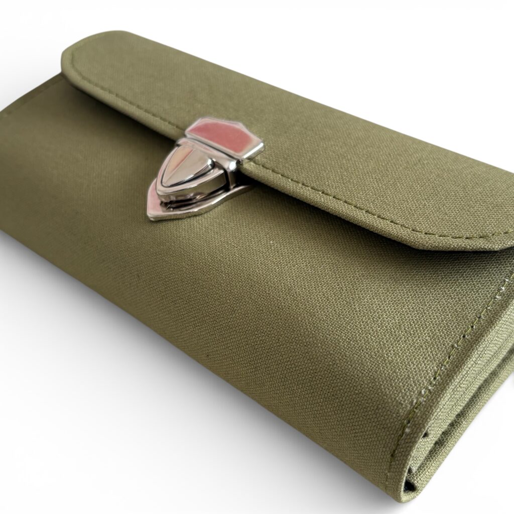 フラップ開閉型・カーキグリーン・3費目管理・生地