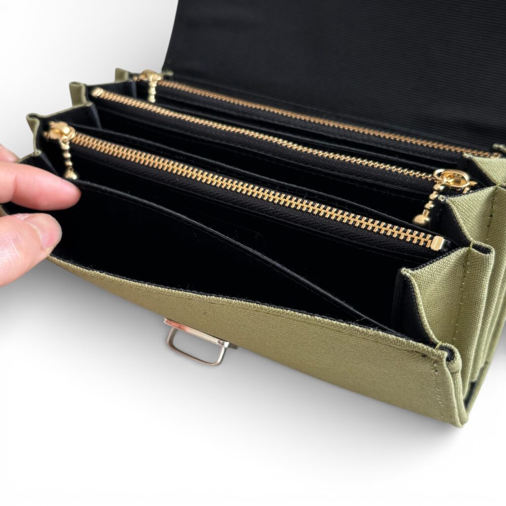 フラップ開閉型・カーキグリーン・3費目管理・フリーポケット2