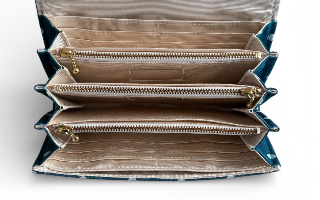 フラップ開閉型・水玉ターコイズブルー・3費目管理・内部