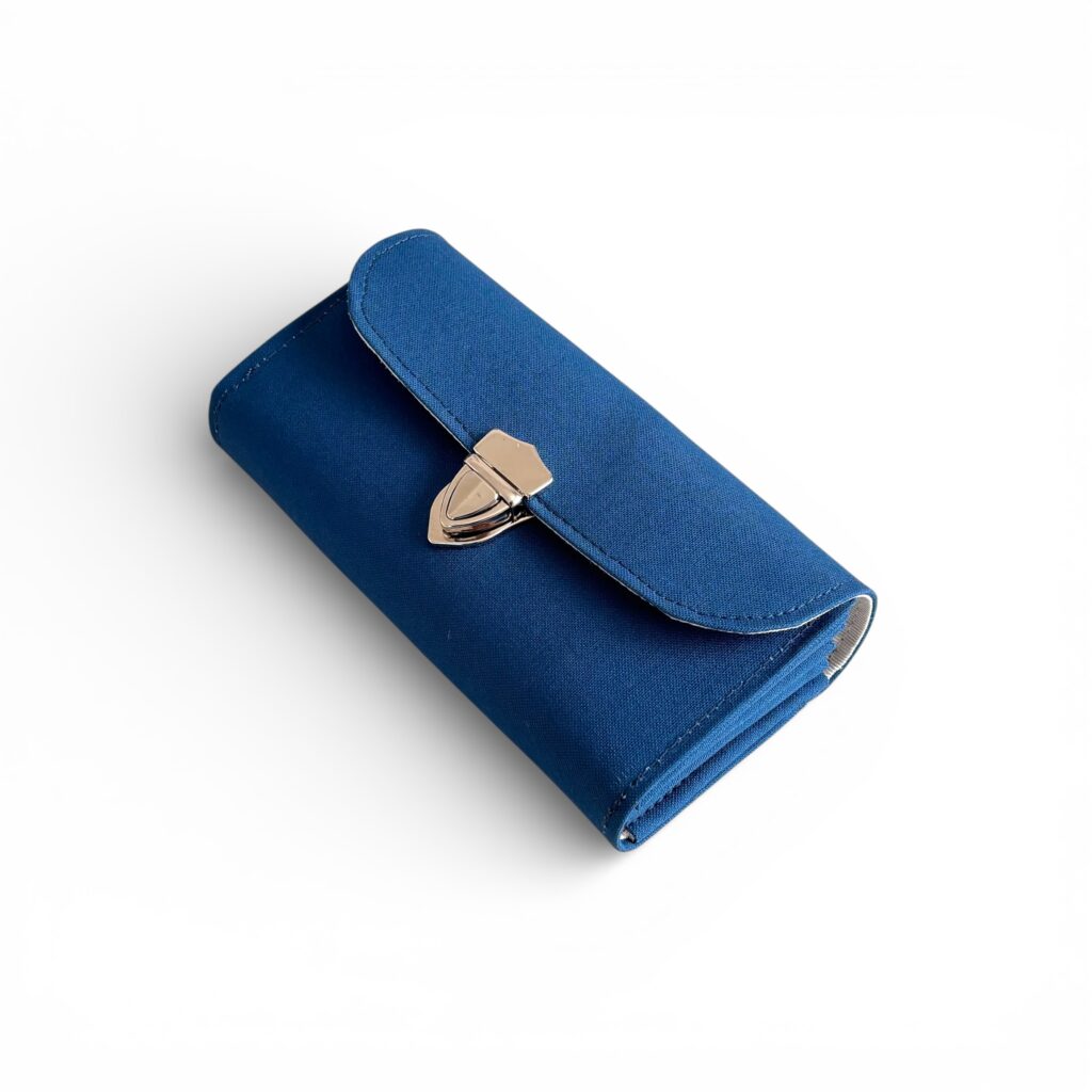 フラップ開閉型・3費目管理・コバルトブルー・斜め上から