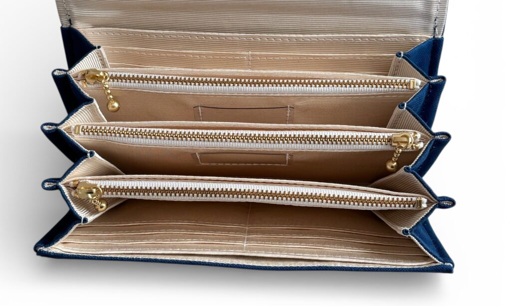 フラップ開閉型・3費目管理・コバルトブルー・内部