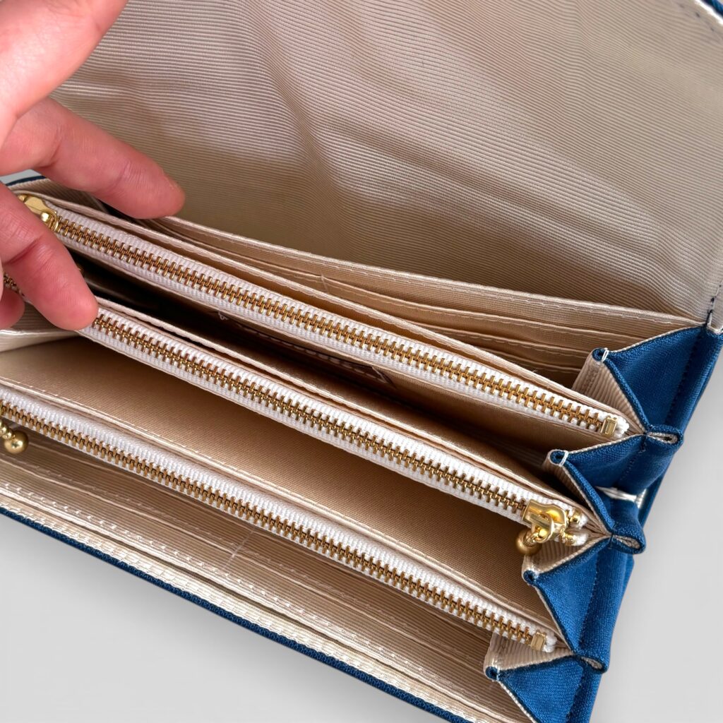 フラップ開閉型・3費目管理・コバルトブルー・フリーポケット1