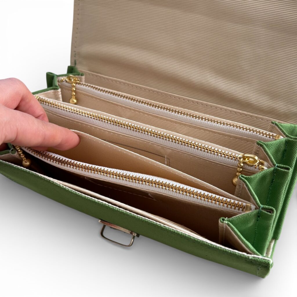 フラップ開閉型・3費目管理・アップルグリーン・お札ポケット
