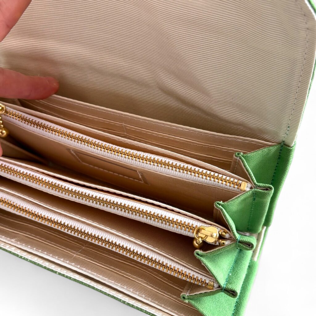 フラップ開閉型・3費目管理・アップルグリーン・フリーポケット1