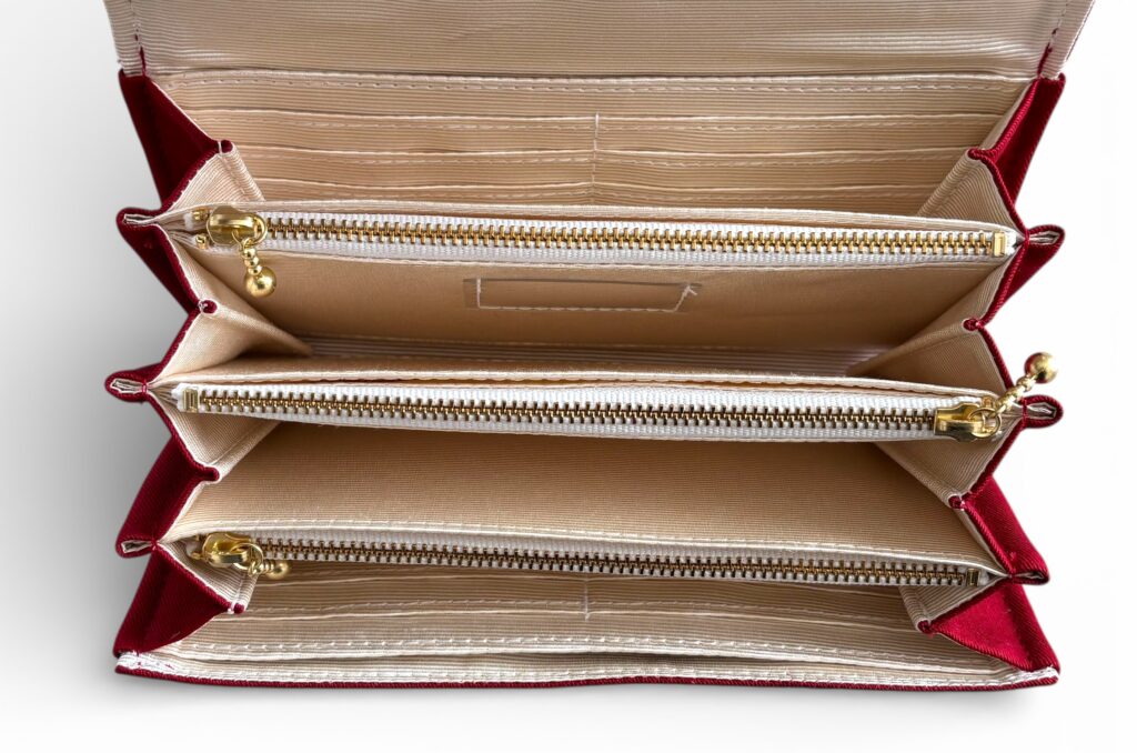 フラップ開閉型・3費目管理・ダークレッド・内部