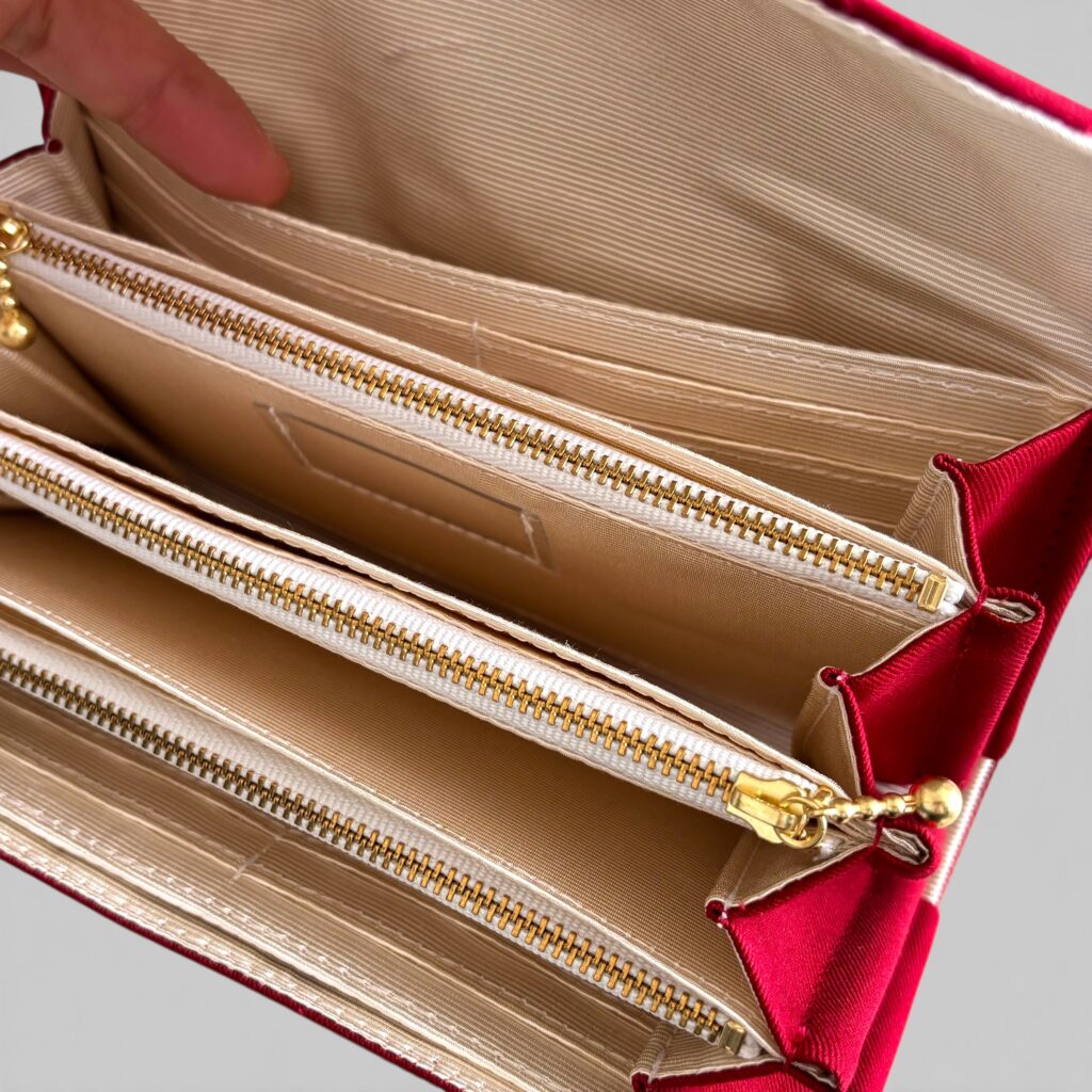 フラップ開閉型・3費目管理・ダークレッド・フリーポケット1