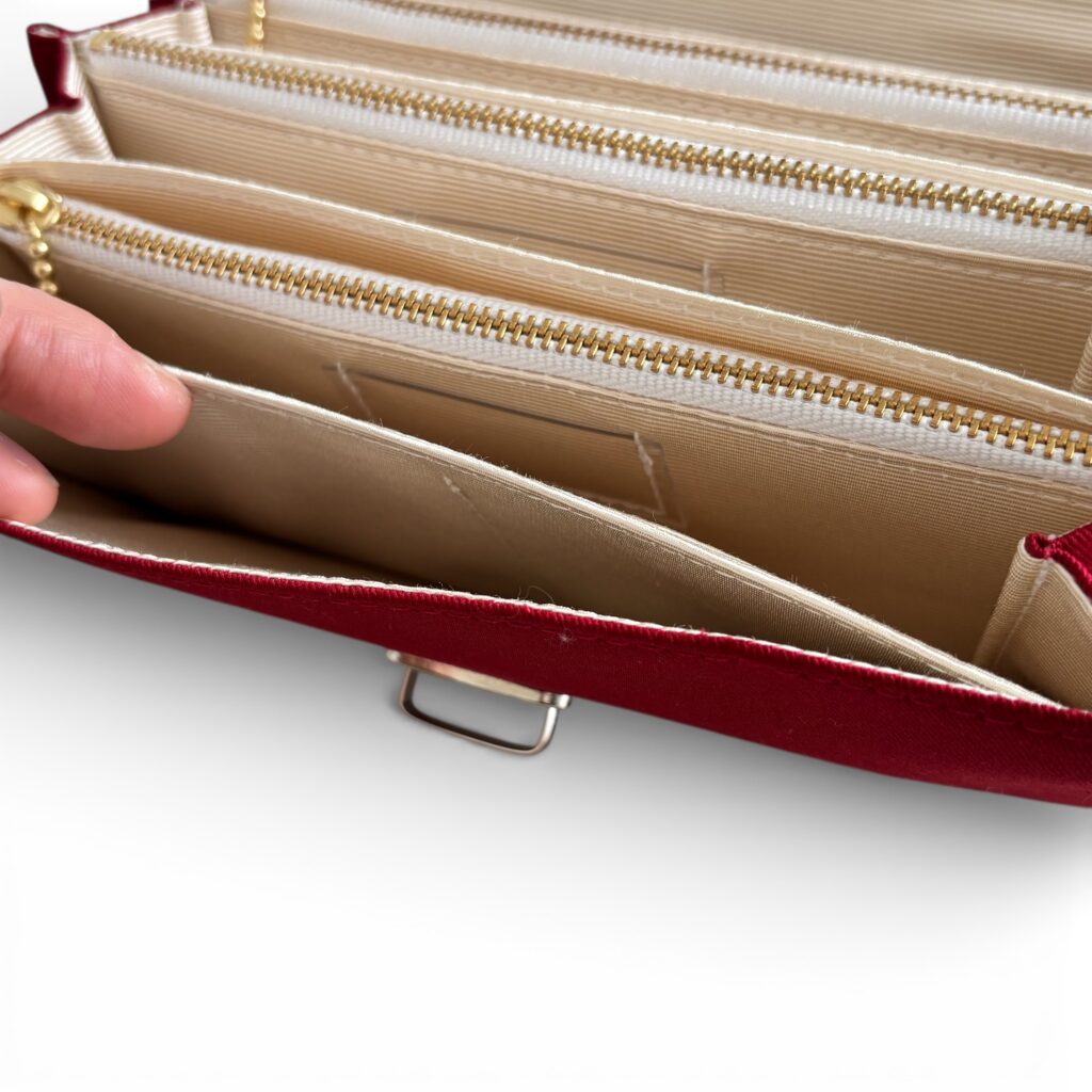 フラップ開閉型・3費目管理・ダークレッド・フリーポケット2