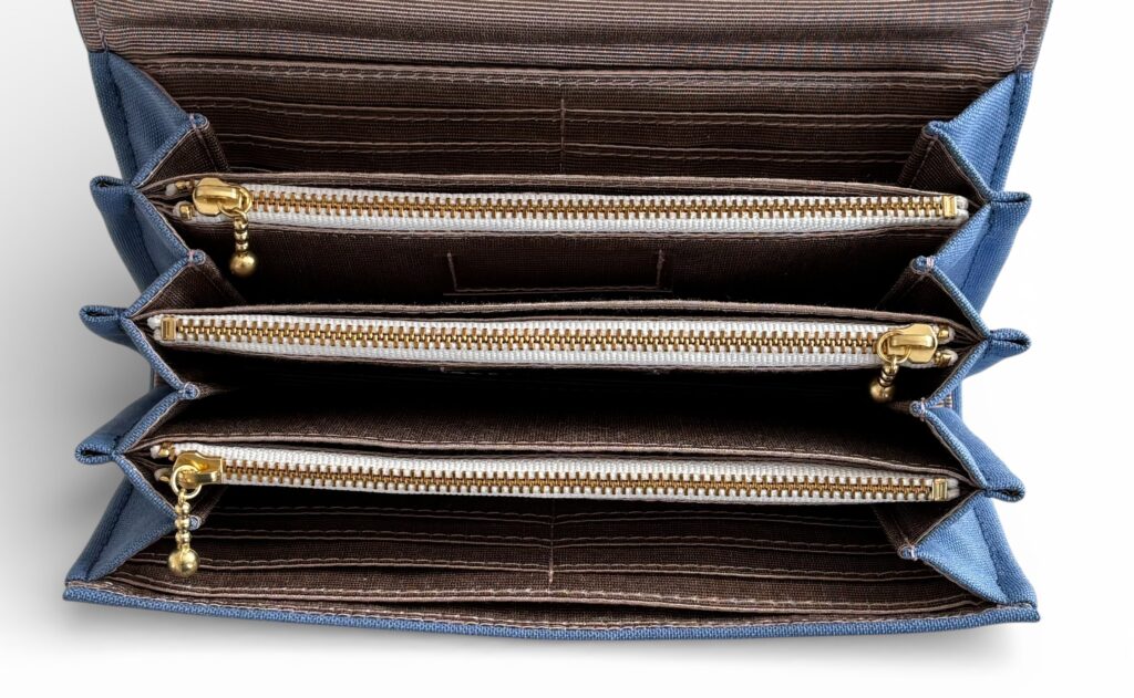 フラップ開閉型・3費目管理・スカイブルー・内部