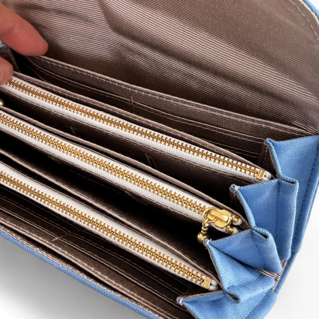 フラップ開閉型・3費目管理・スカイブルー・フリーポケット1