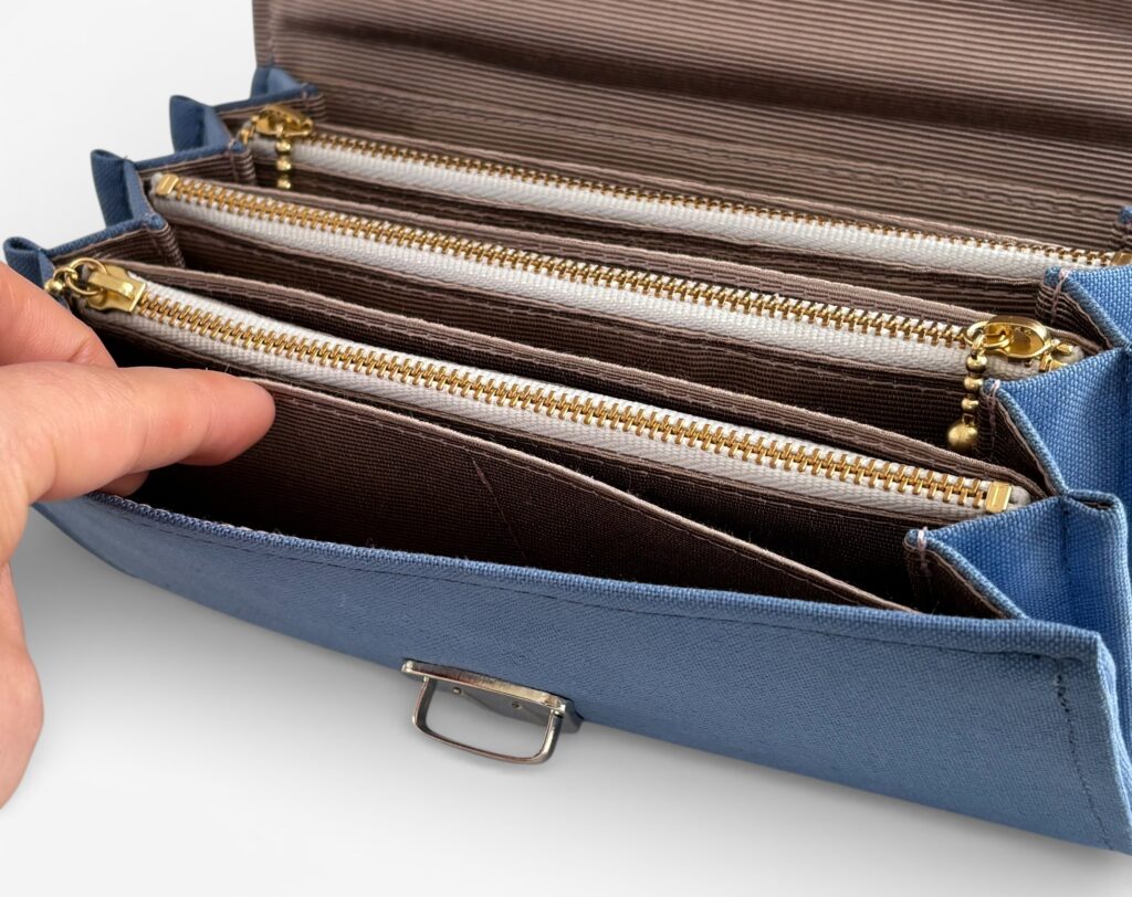 フラップ開閉型・3費目管理・スカイブルー・フリーポケット2