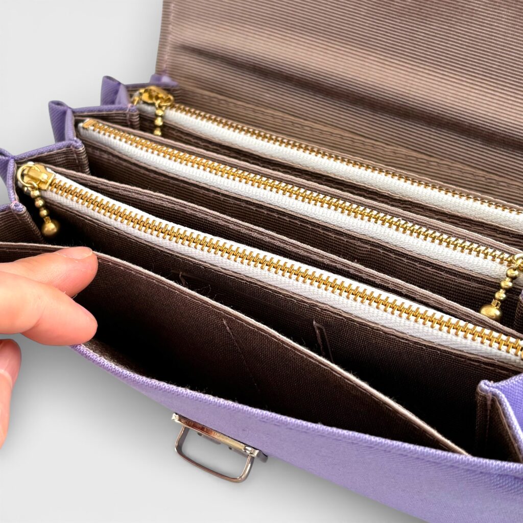 フラップ開閉型・3費目管理・ラベンダー・フリーポケット2