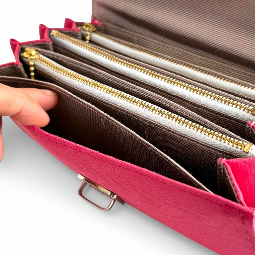 フラップ開閉型・3費目管理・チェリーピンク・フリーポケット2