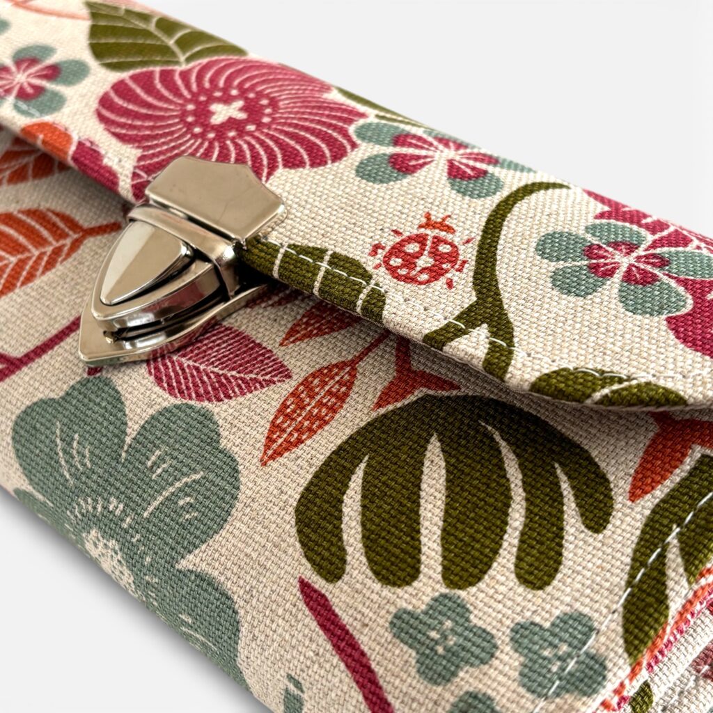 フラップ開閉型・3費目管理・植物柄生成り・生地