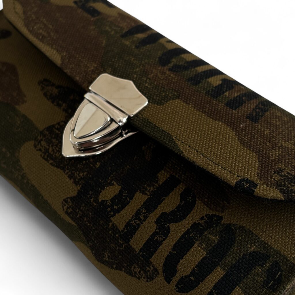 フラップ開閉型・3費目管理・掠れ迷彩柄・生地