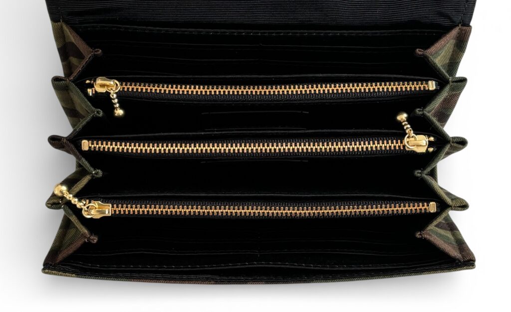 フラップ開閉型・3費目管理・迷彩柄・内部