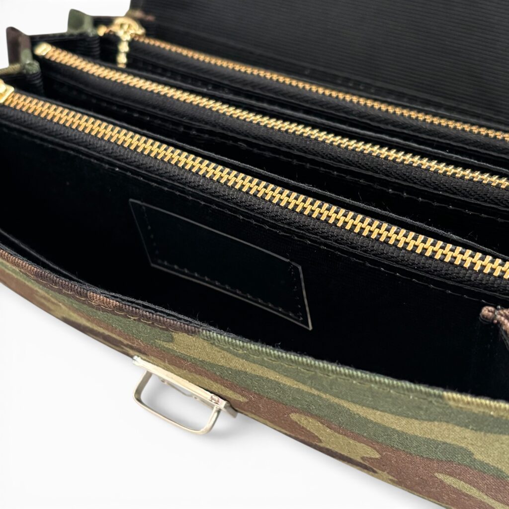 フラップ開閉型・3費目管理・迷彩柄・費目ポケット