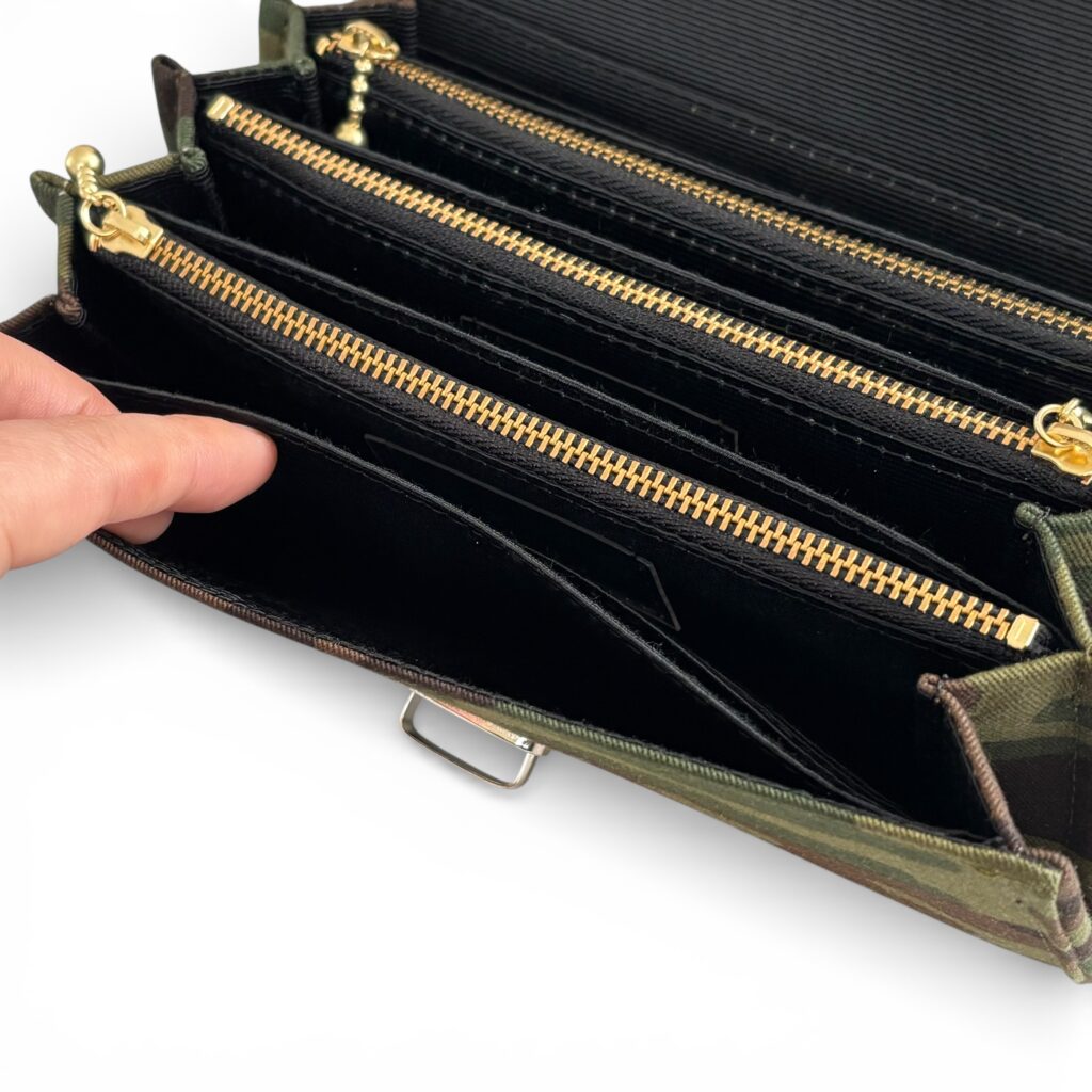 フラップ開閉型・3費目管理・迷彩柄・フリーポケット2